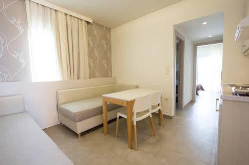 Poseidon Studios & Apartments Palaiochora Eksteriør billede